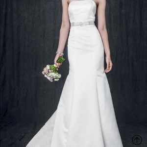 David bridal ivory strapless trumpet gown s 4 NWT